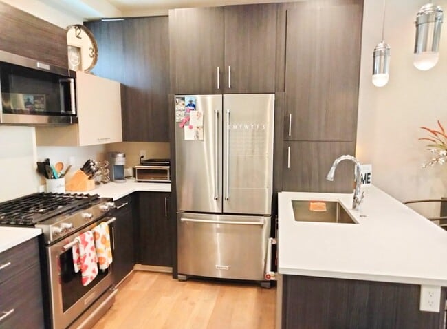 Foto del edificio - Beautiful 3 bedroom 2.5 bathroom condo MOVE IN SPECIAL
