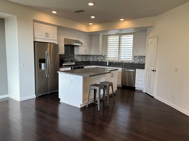 Stainless steel appliances - 1747 Grand Ave