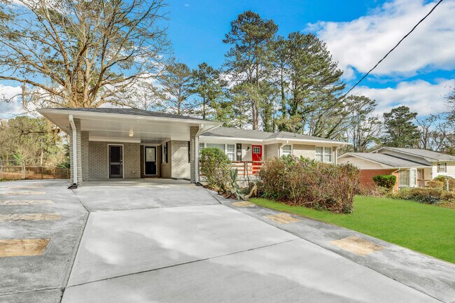 Building Photo - 2160 Shamrock Dr