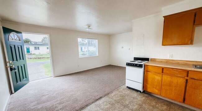 Foto del edificio - Charming 2-Bedroom Apartment Near the Hammond Trail – McKinleyville, CA
