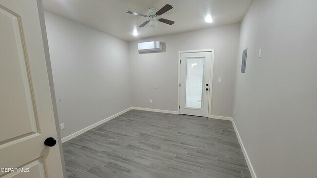 Foto del edificio - 817 E 3rd Ave