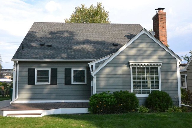 Building Photo - 4616 Vallacher Ave