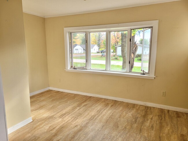 Building Photo - Single family home Birnamwood!!