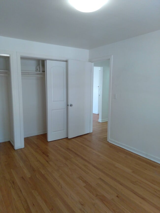 Building Photo - 907 Austin St