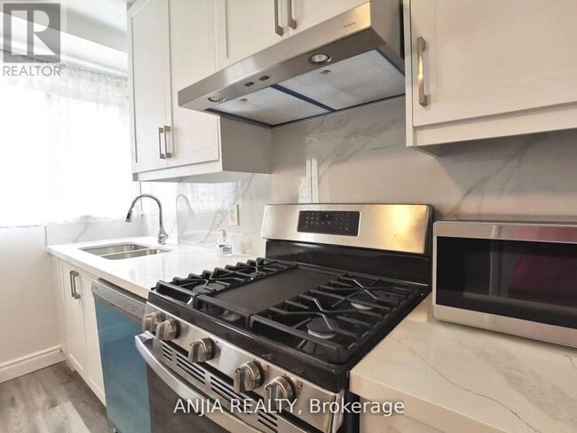 Photo du bâtiment - 256-256 Homewood Ave