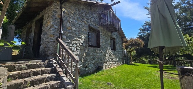 Building Photo - Charming 1-bedroom cottage nestled just 4 miles west of downtown Sebastopol in the heart of West ...