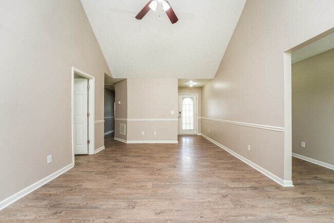 Foto del edificio - 4943 Bryant Dr