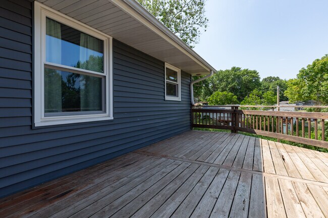 Building Photo - 1504 Broadview Dr