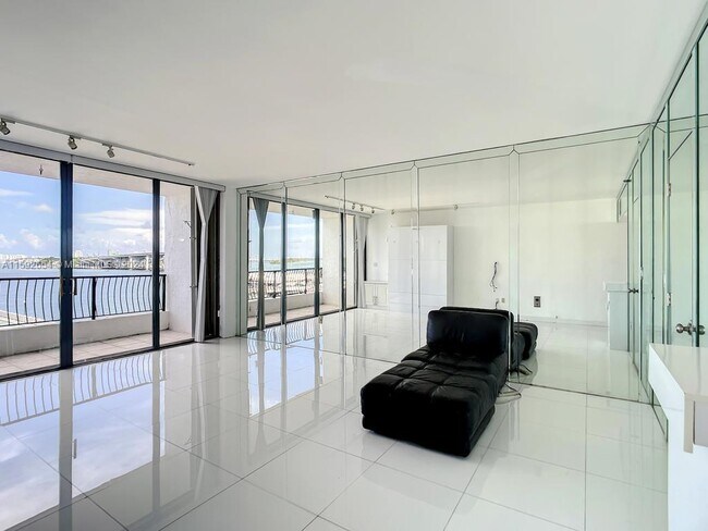 Foto del edificio - 555 NE 15th St