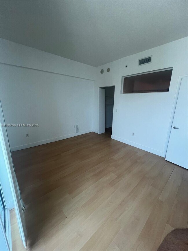 Foto del edificio - 350 NE 24th St