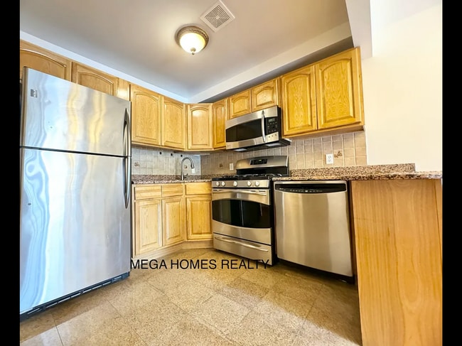 Building Photo - 2122 43rd St Building Photo - 2122 43rd St