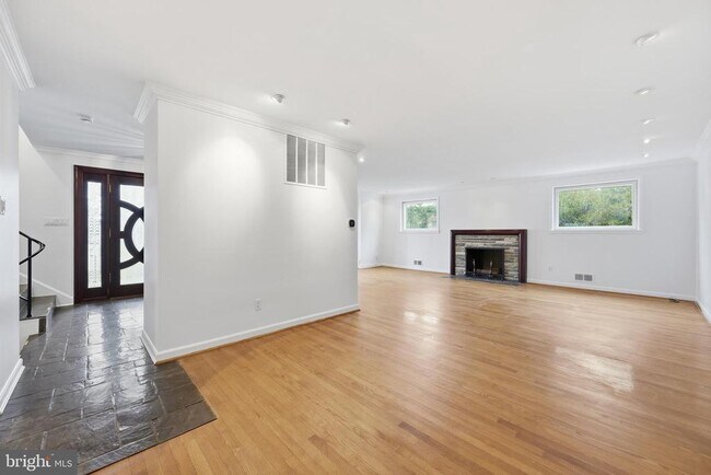 Foto del edificio - 5804 Lenox Rd