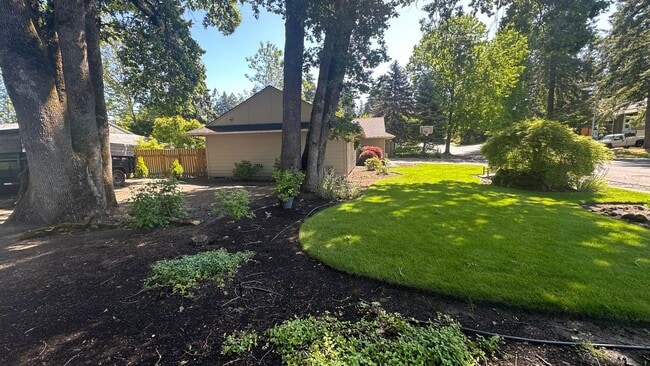 Building Photo - **Charming 3-Bedroom Home for Rent in a Pa...