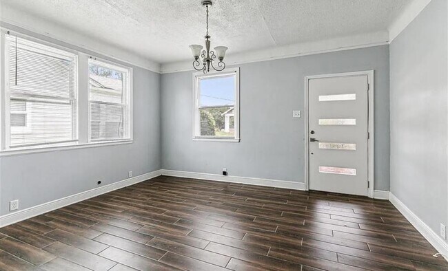 Building Photo - 4766 Marigny St