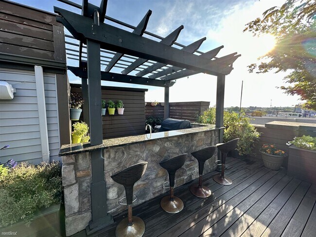 Foto del edificio - 4 br, 4 bath Condo - 3203 N Oakley Ave