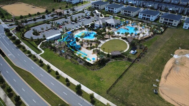 Foto del edificio - Furnished 4 bedroom Resort Community Townhome