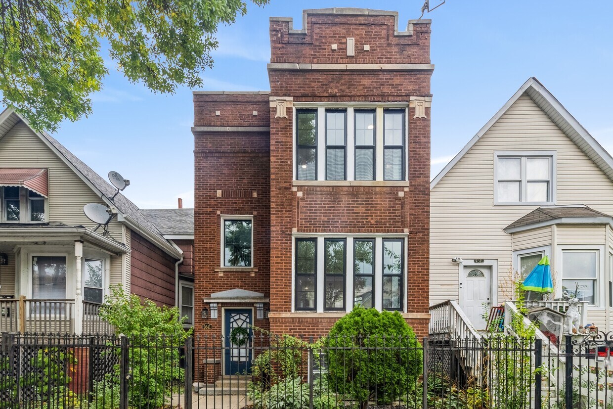 Foto principal - 2641 N Avers Ave