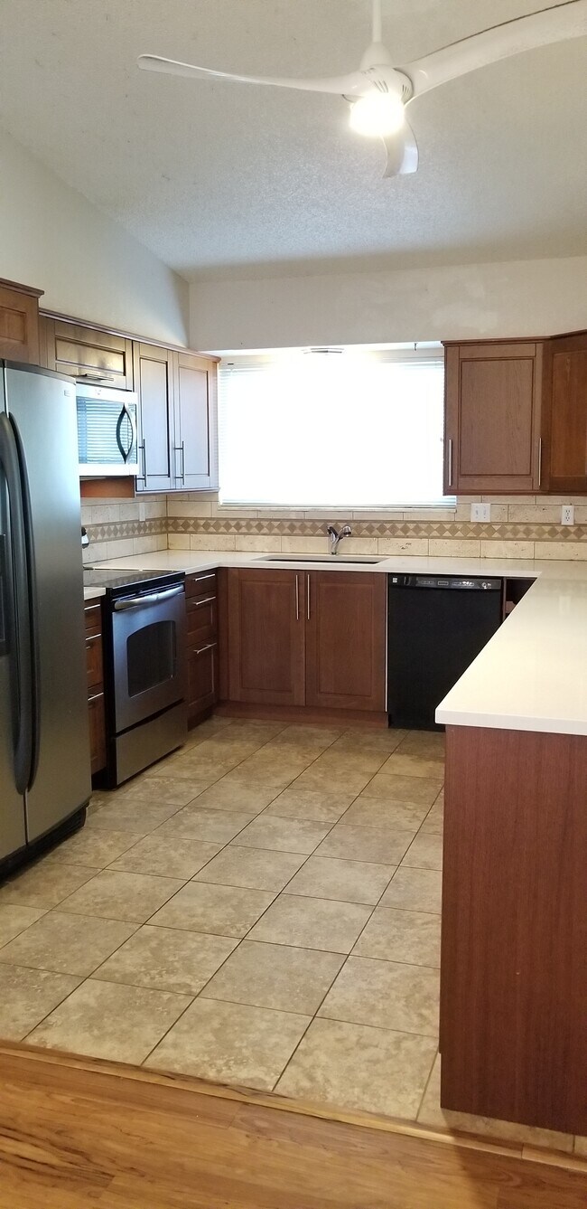 Kitchen - 15833 E Navarro Pl