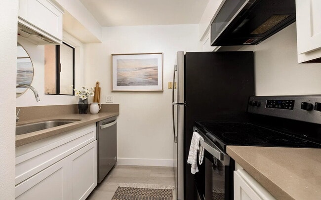 Building Photo - Welcome to the Santa Barbara Highlands! Th...