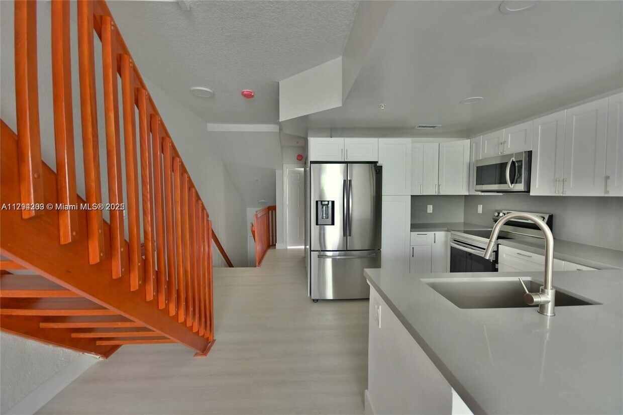 Foto principal - 781 SW 148th Ave