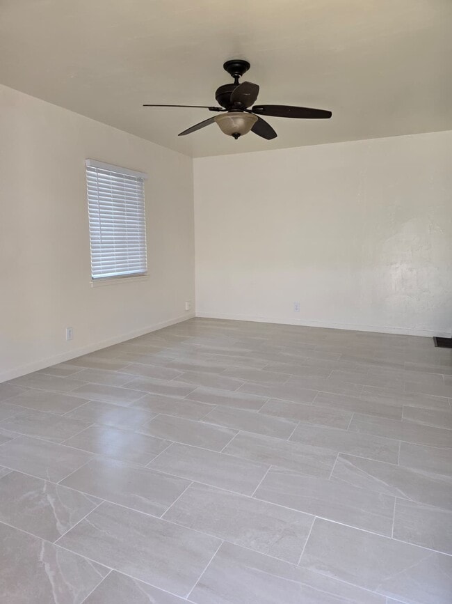 Building Photo - 1056 Pajaro St