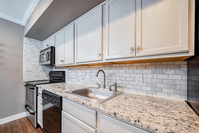 Foto del edificio - 12900 Walden Rd