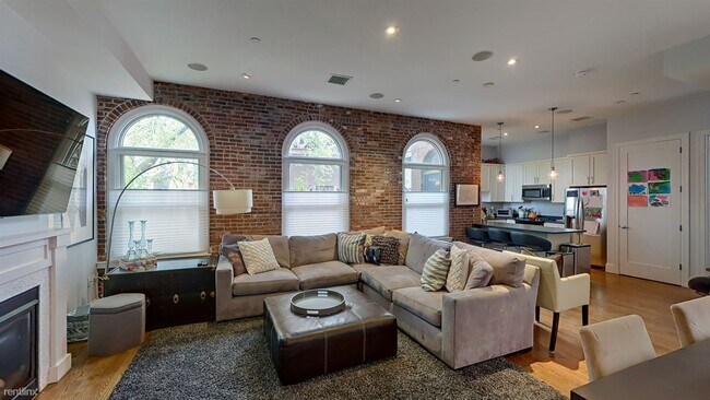 Building Photo - 3 br, 3.5 bath  - 456 W 4th St # 202