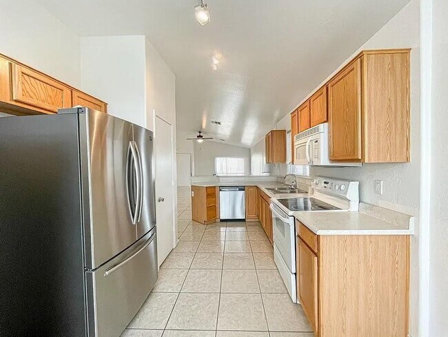 Foto del edificio - 2626 E Hartford Ave