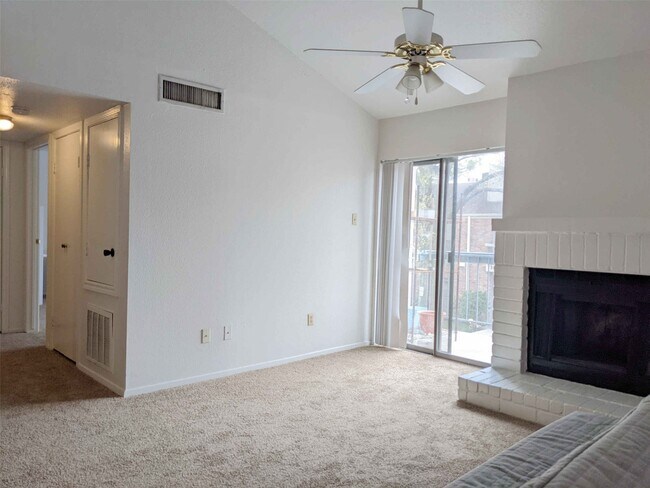 Foto del edificio - 7950 N Stadium Dr