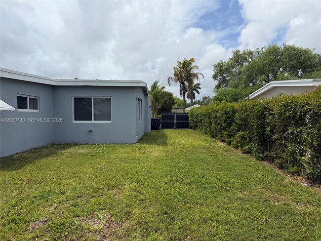 Building Photo - 20111 Gulfstream Rd