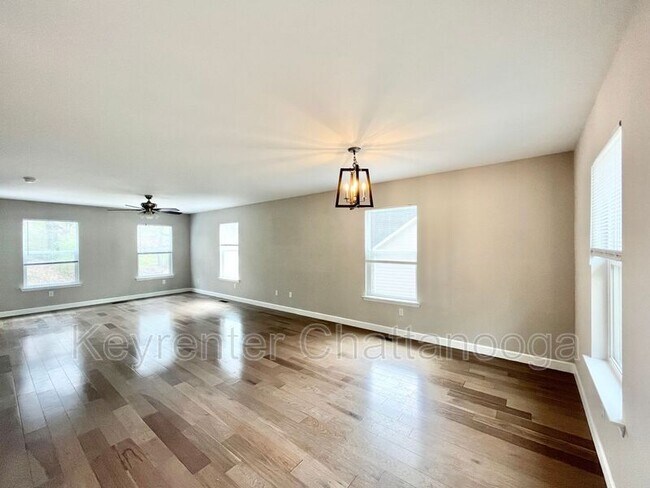 Building Photo - 300 W Ridgewood Ave