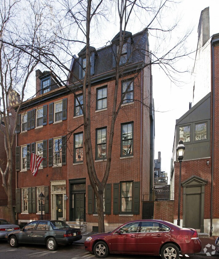 Primary Photo - 916 Clinton St
