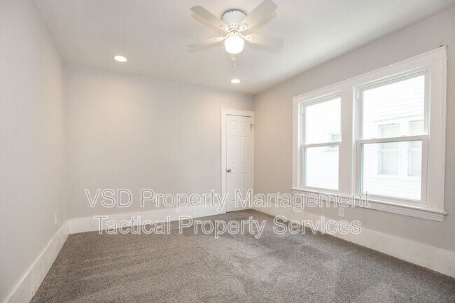 Building Photo - 3692 E 147th St