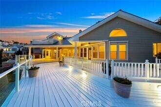Building Photo - 12 San Remo