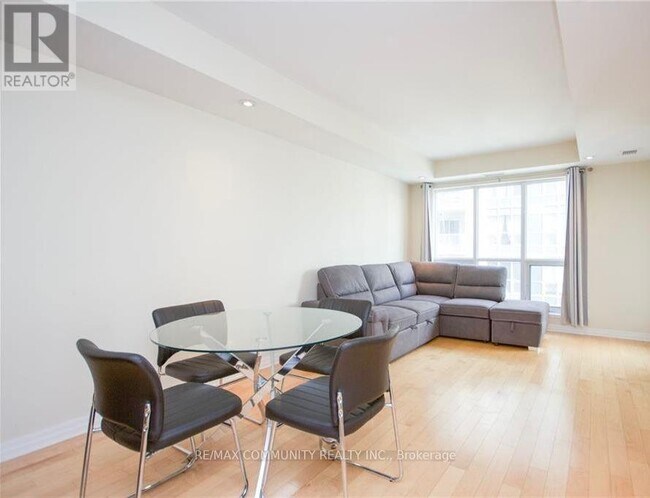 Building Photo - 242 Rideau St
