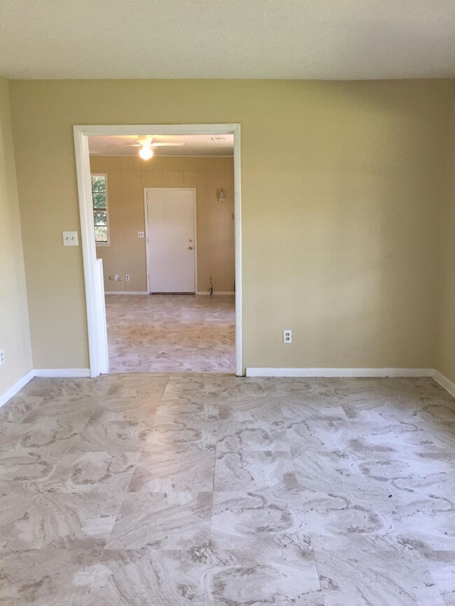 Building Photo - 3160 Bienville Dr