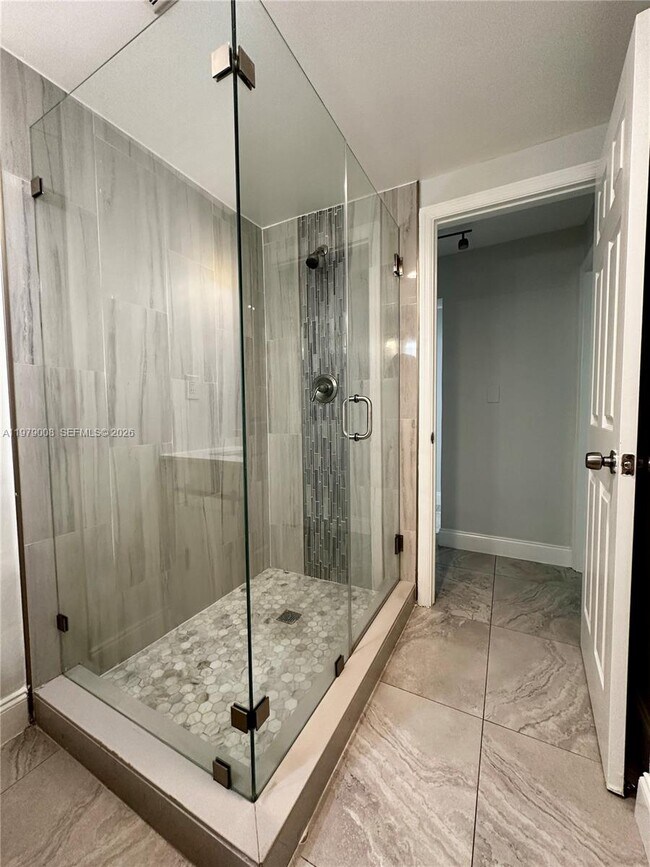 Building Photo - 1279 NE 40th Pl