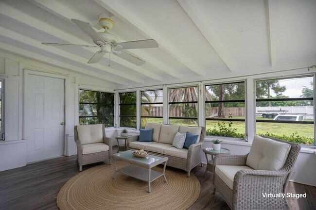 Building Photo - 1225 Casabella Dr