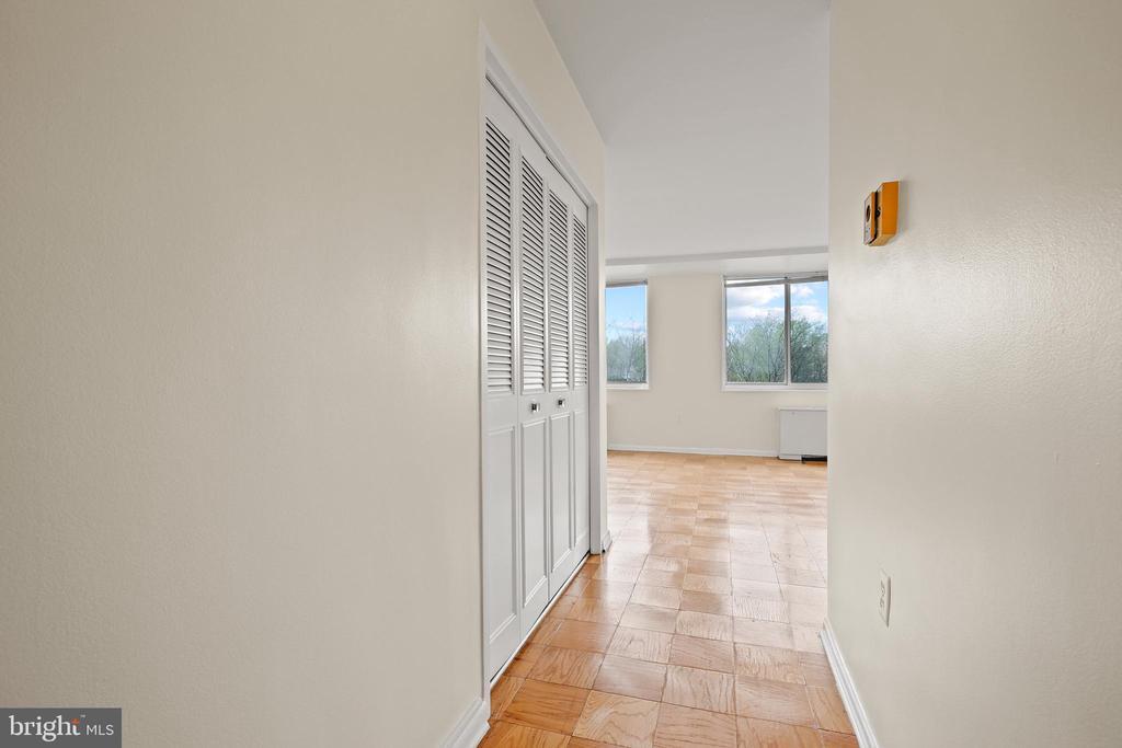 Primary Photo - 10401 Grosvenor Pl