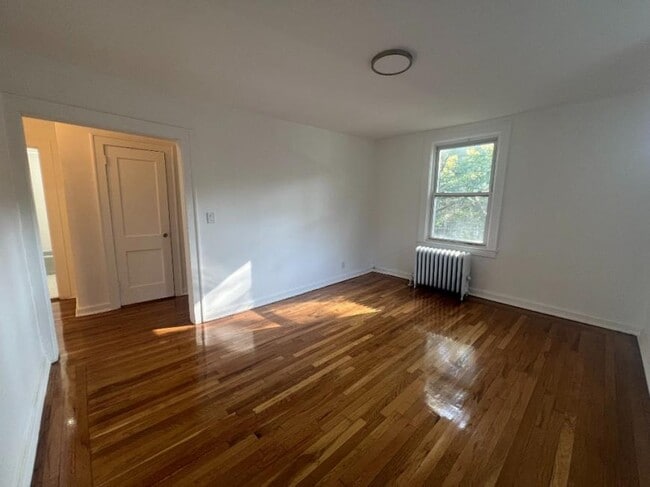Building Photo - 1 bedroom in SUNNYSIDE NY 11104