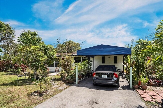 Building Photo - 3950 SW 53rd Ave