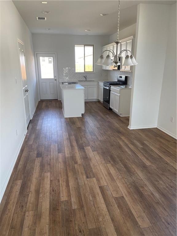 Foto del edificio - 605 Goat Willow Ln