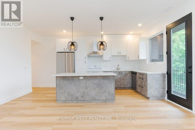 Building Photo - 63 Lonborough Ave