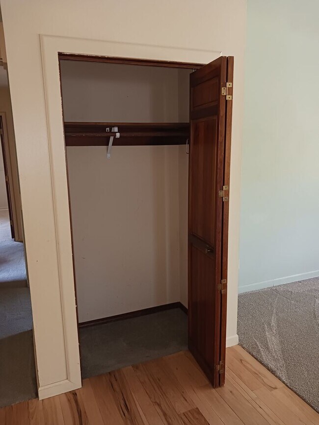 Foto del edificio - 708 Highland Dr