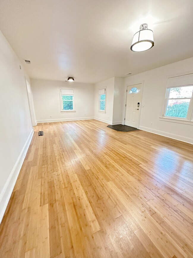 Building Photo - 845 Ormewood Ave SE