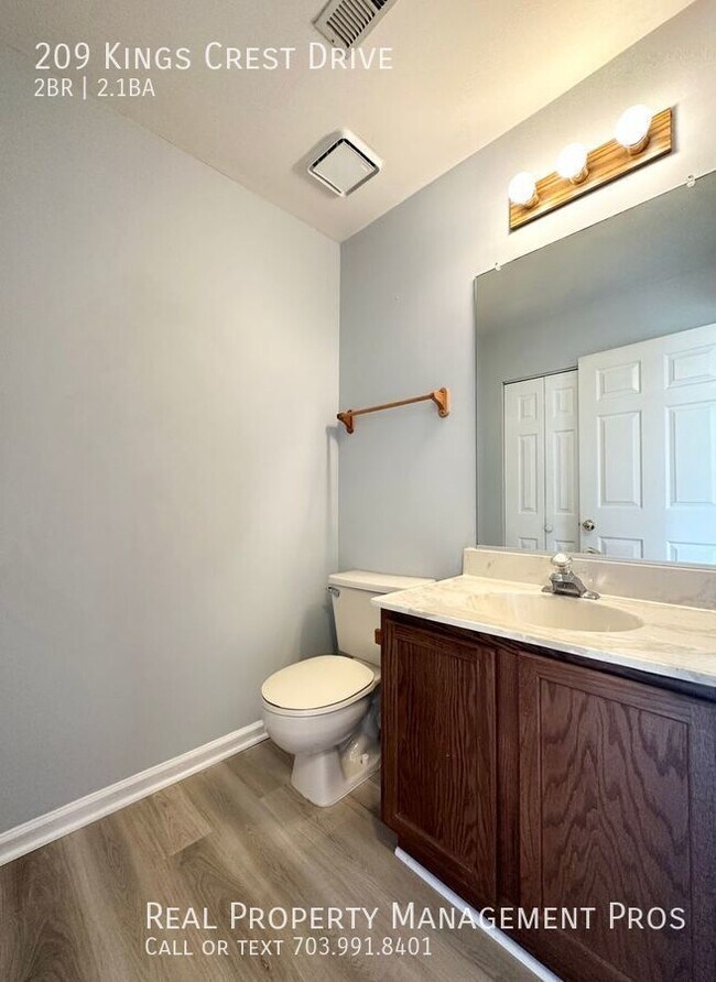 Building Photo - Great townhome close to I-95 and Quantico