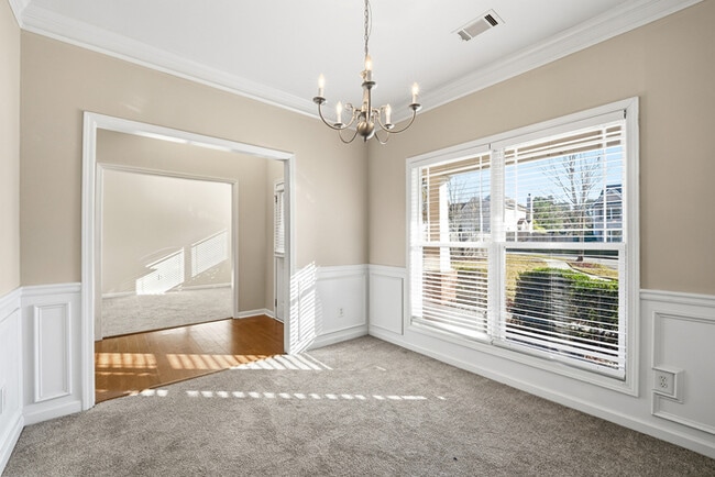 Building Photo - Walking distance to Downtown Sugar Hill!