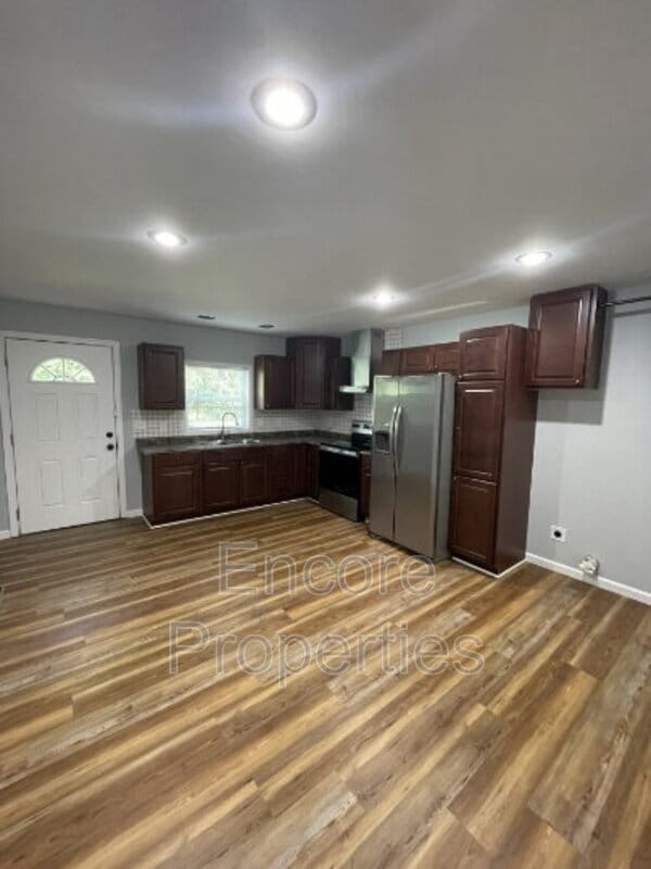 Building Photo - 119 S 7th Ave