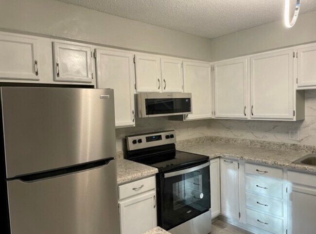 Building Photo - 4881 Woodland Ave