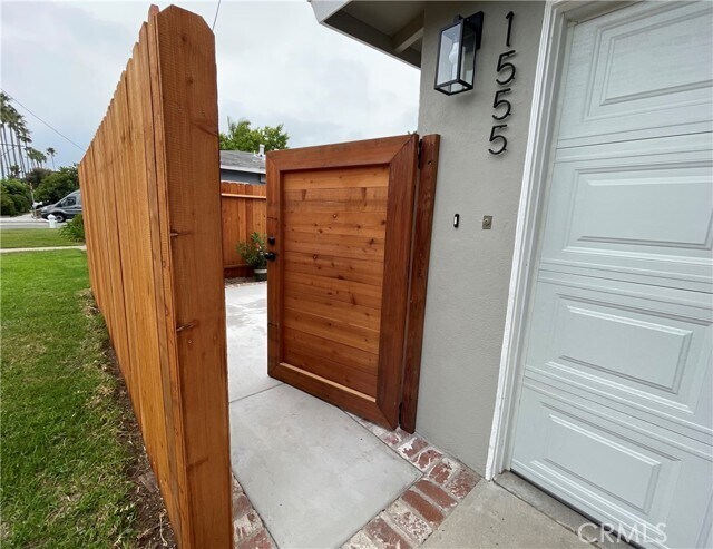 Building Photo - 1555 Santa Ana Ave
